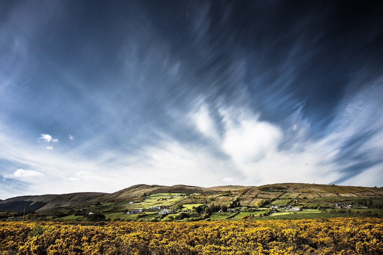 What are some essential Ireland travel tips?